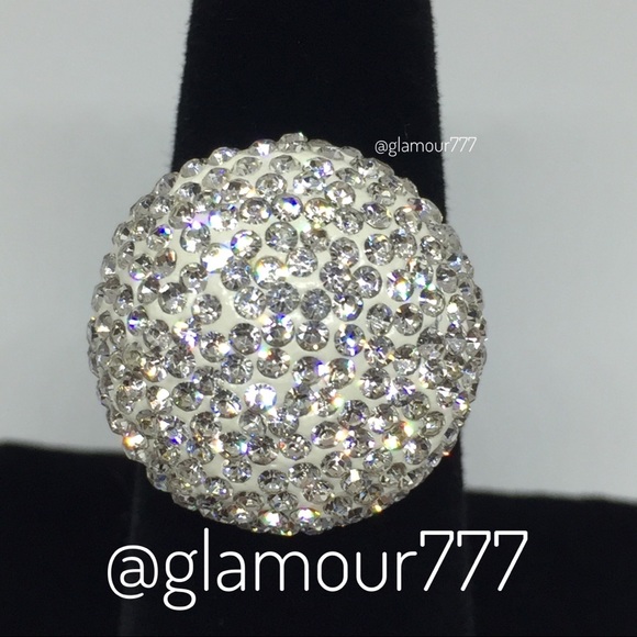 Gorgeous Crystal Dome Ring - Picture 8 of 8